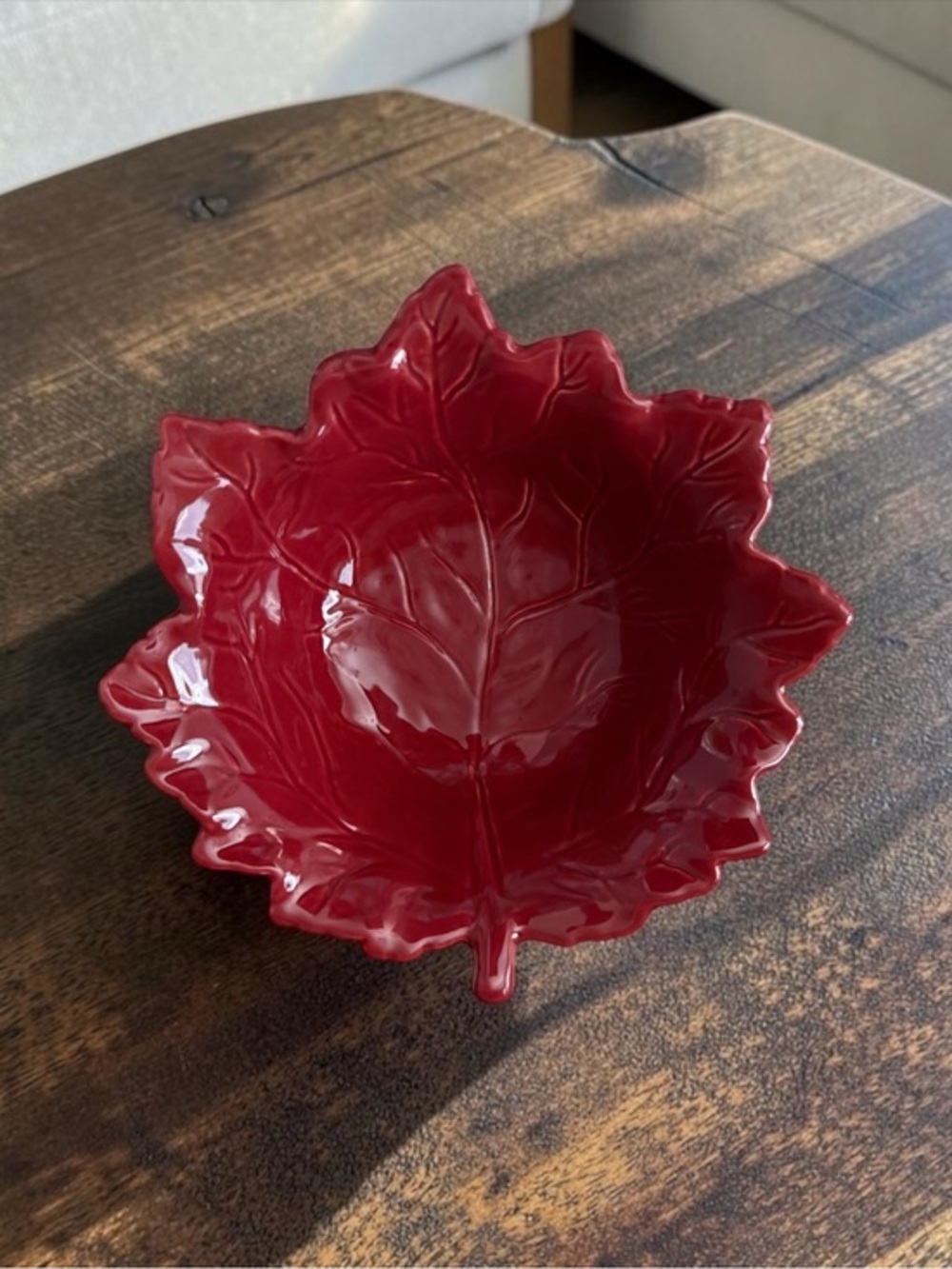 🫶🏻 Gallery Red Leaf Ceramic Serving Bowl